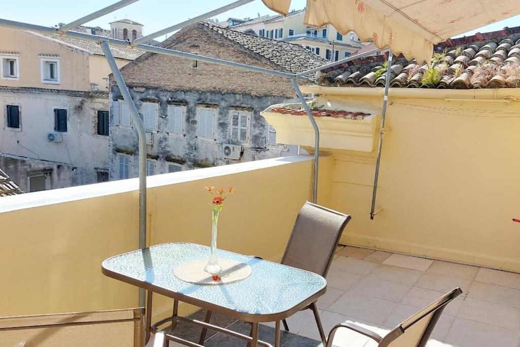 Old Port View Apartment, Διαμέρισμα Στο Κέντρο 2 Υπνοδωματίων Corfu  Kültér fotó