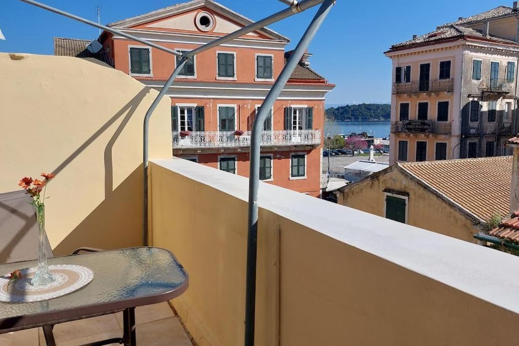 Old Port View Apartment, Διαμέρισμα Στο Κέντρο 2 Υπνοδωματίων Corfu  Kültér fotó